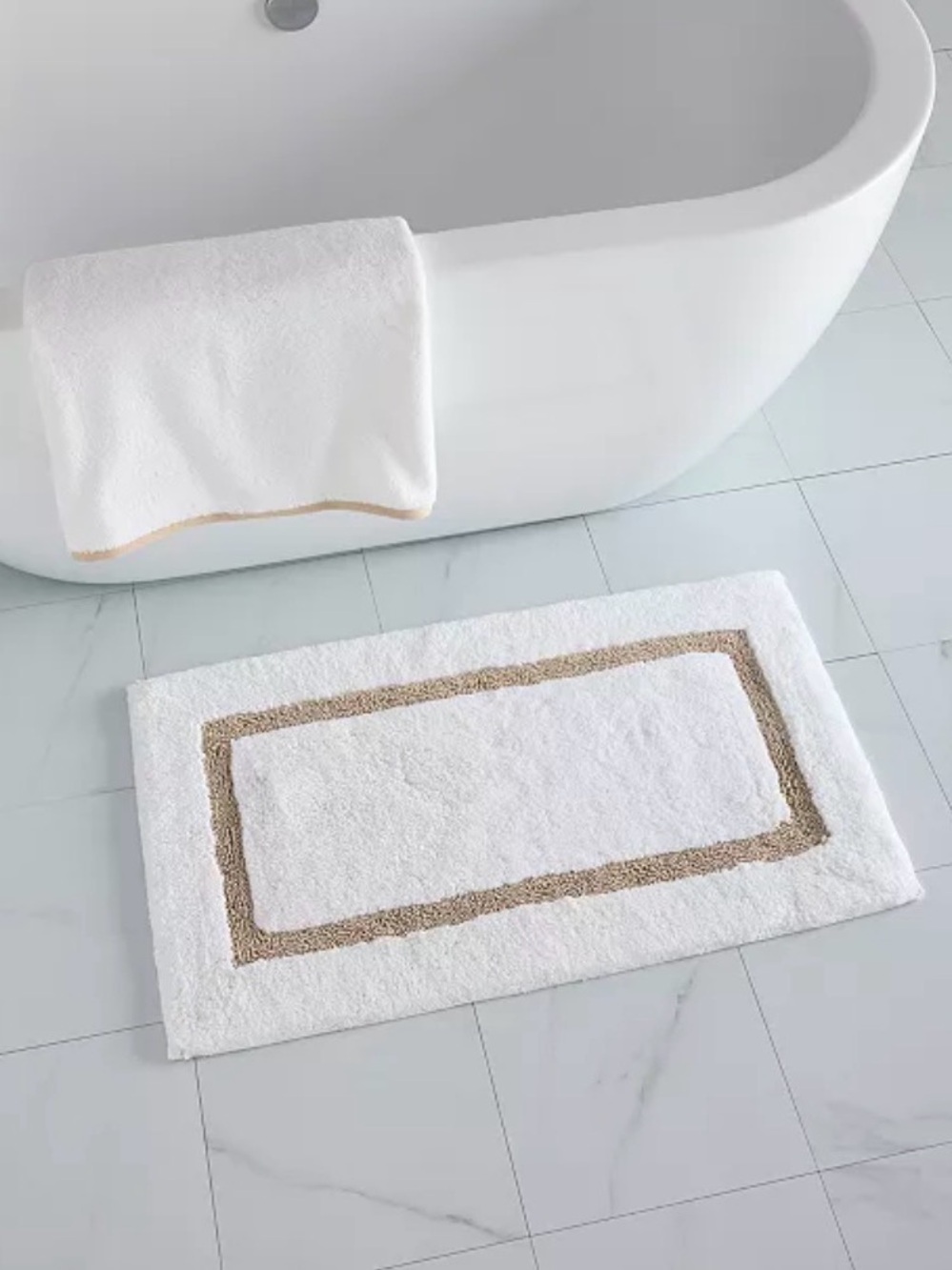 New Hotel Collection Linea Cotton Bath Rug, 20" x 34" new with out tags